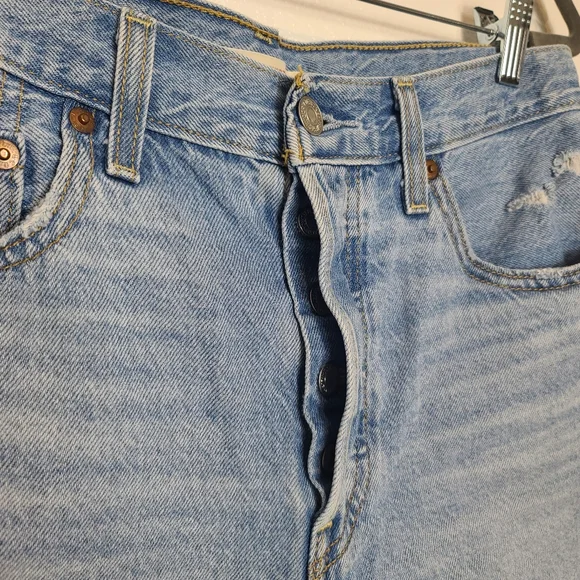 Levi's Premium Ribcage Light Wash Denim High-Rise Cutoff Shorts Size 28 - Picture 8 of 10